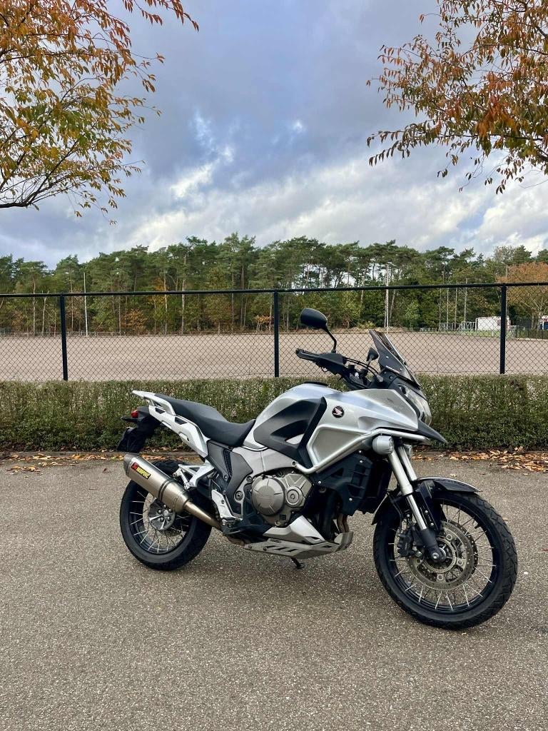 Honda VFR1200X CrossTourer - Akrapovic !, Motos, Motos | Honda, Plus de 35 kW, Particulier, 4 cylindres, Poignées chauffantes