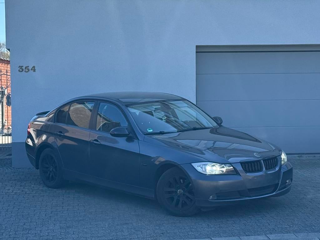 - Bmw E90 318I  - 2.0 Benzine - 167.000km - BJ 2007 - Airco, Auto's, 1995 cc, Zwart, 4 cilinders, Parkeersensor