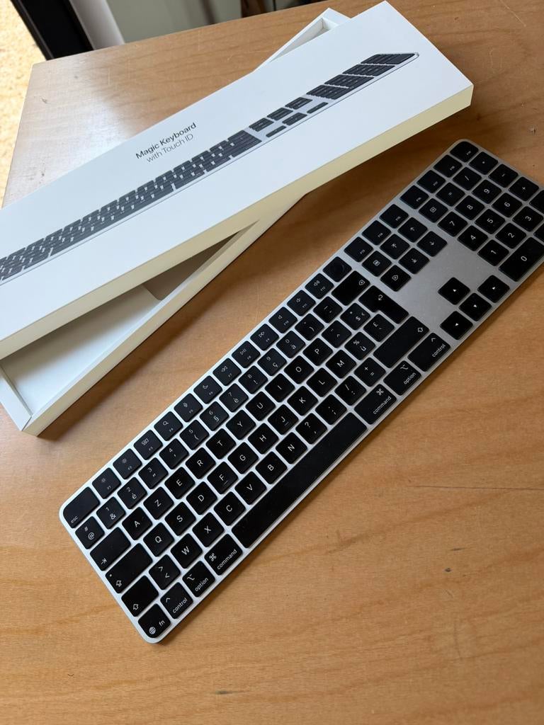 Apple Magic Keyboard with Touch ID, Enlèvement, Azerty, Comme neuf, Sans fil