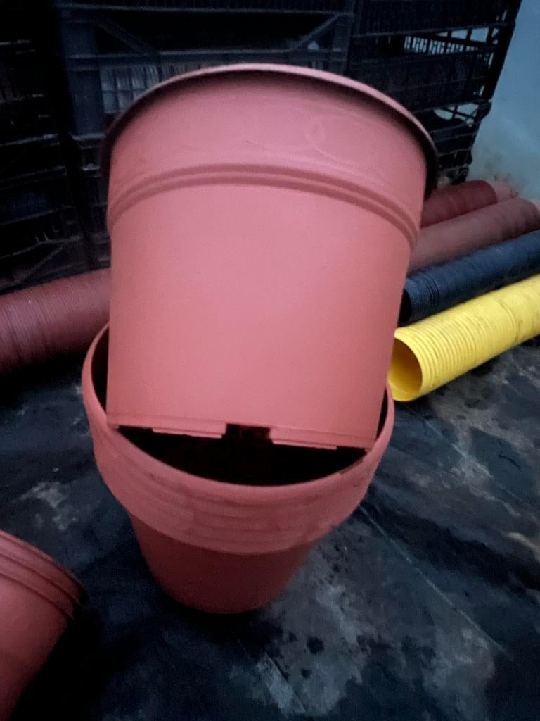 kweekpotten bloempotten 7,5 liter in rode sierplastiek, Tuin en Terras, Bloempotten, Kunststof, Rond, Ophalen of Verzenden, Zo goed als nieuw