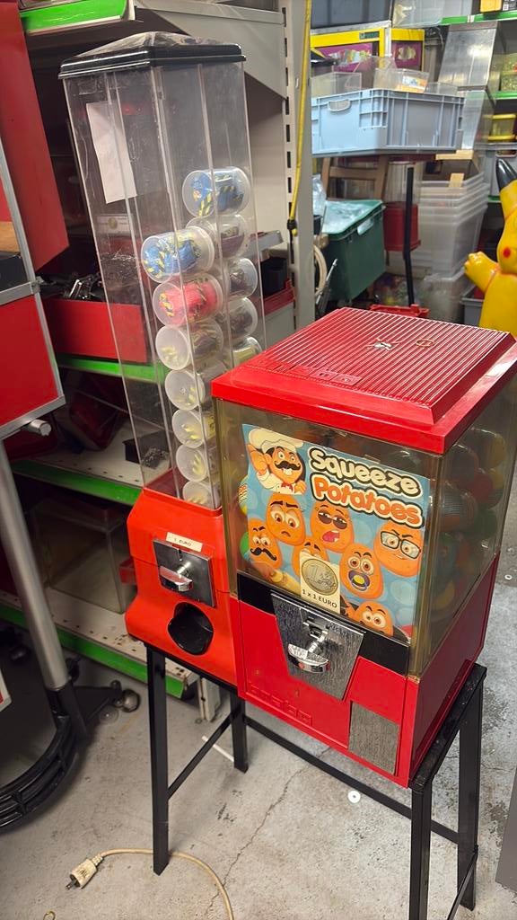 Distributeurs automatique de jouets / cannettes en plastique, Enlèvement, Utilisé