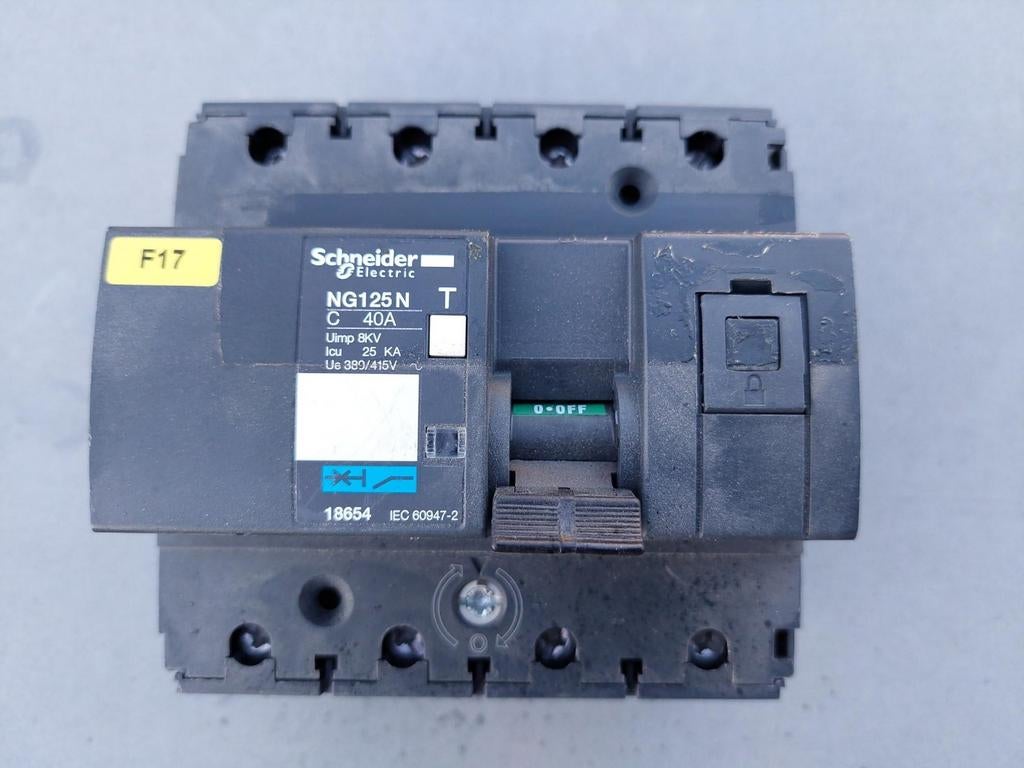 NG135N C - 40A - 4 pôles (125€ par pièce) (9 pièces en posse, Enlèvement ou Envoi, Comme neuf, Interrupteur