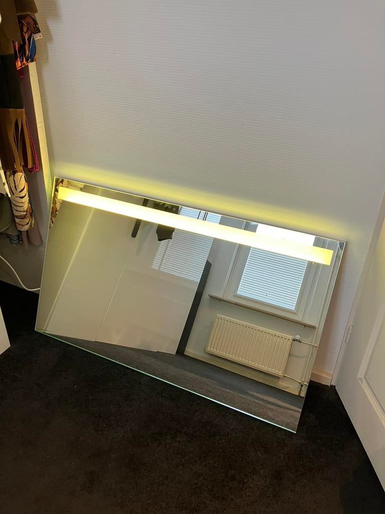 Grote Badkamerspiegel Met Verlichting En Verwarming!, Huis en Inrichting, Woonaccessoires | Spiegels, Ophalen, Gebruikt, 100 tot 125 cm