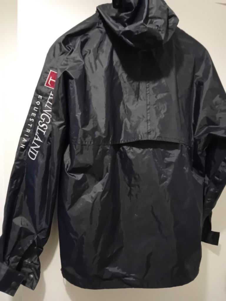 Kingsland regenjas, Enlèvement