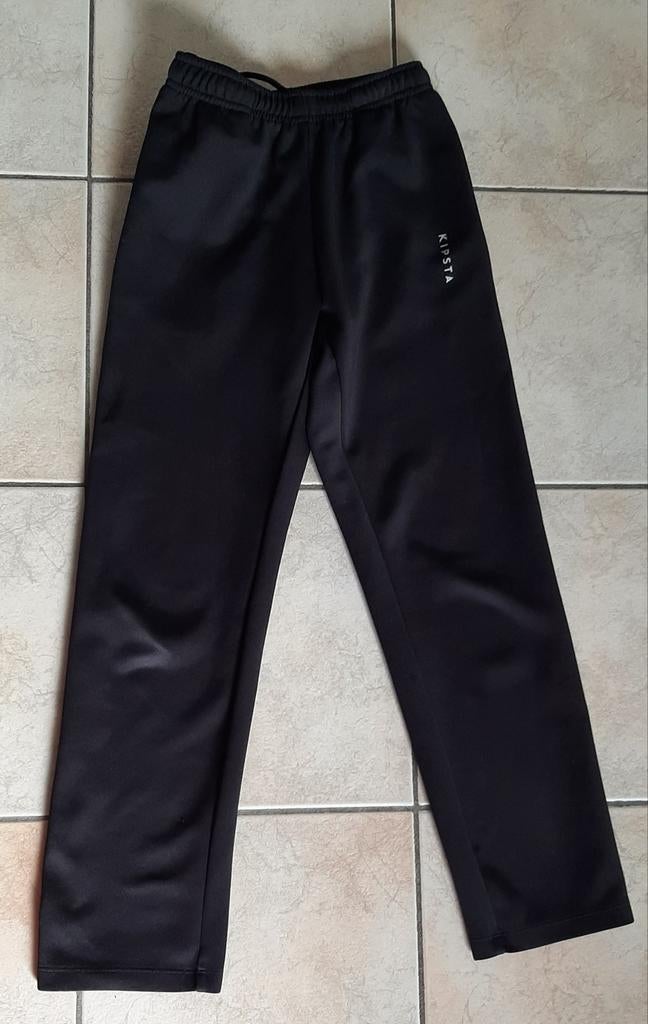 Zwarte joggingbroek Kipsta Decathlon maat 140 of 10 jaar, Kinderen en Baby's, Kinderkleding | Maat 140, Broek, Kipsta, Ophalen of Verzenden