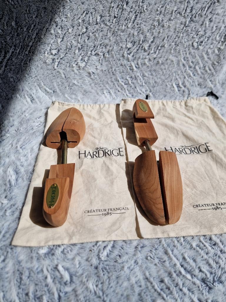 Paar verstelbare houten klompen + 2 beschermende tassen, Bruin, Verzenden, Hardrige, Gedragen