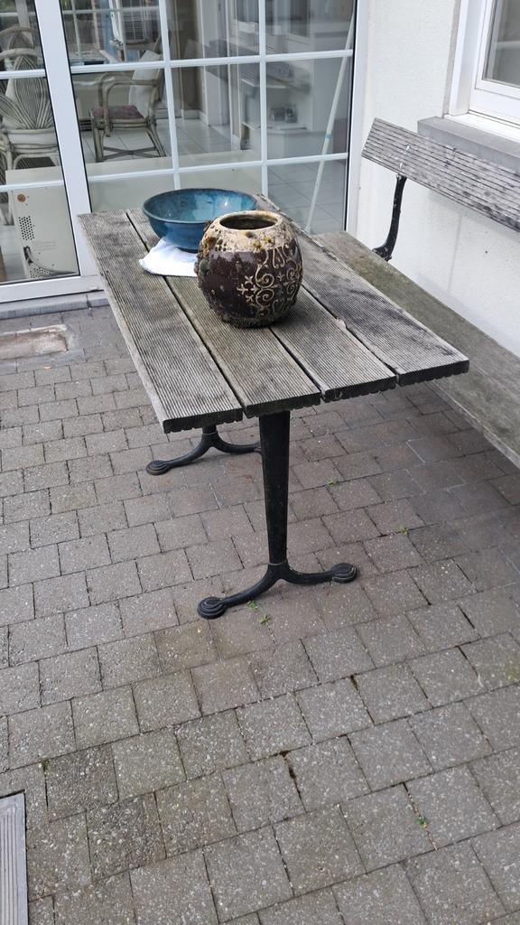 Table et banc de jardin, Enlèvement