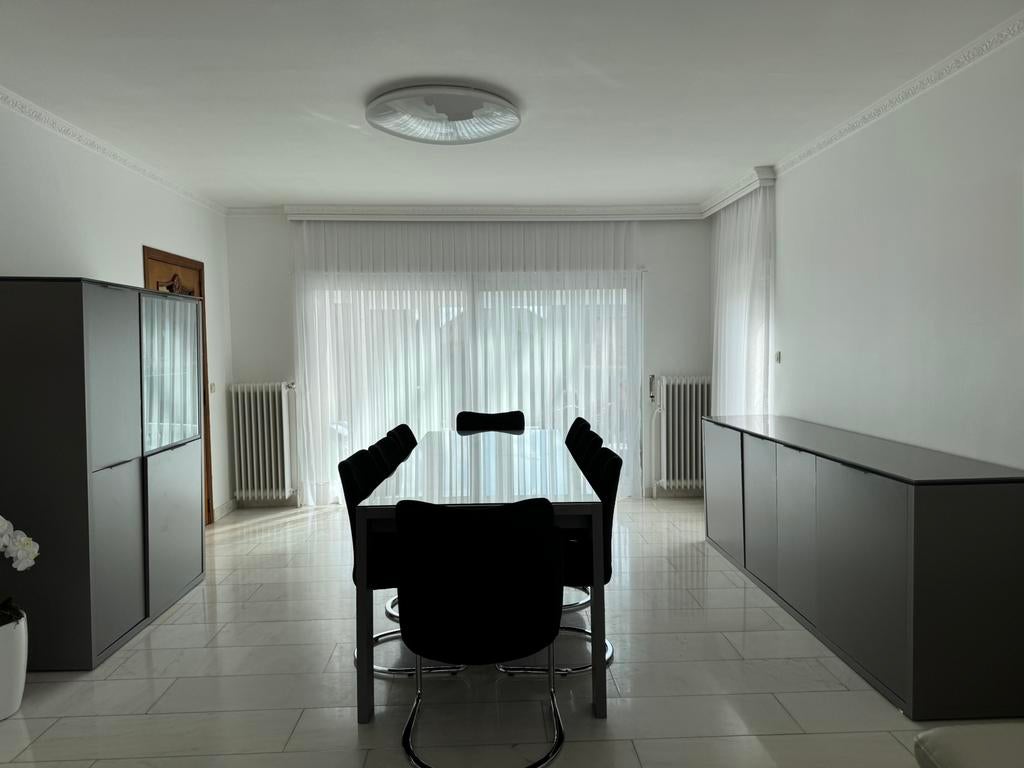 Salle à manger moderne – Très bon état – à donner, Maison & Meubles, Enlèvement, Comme neuf, Gris