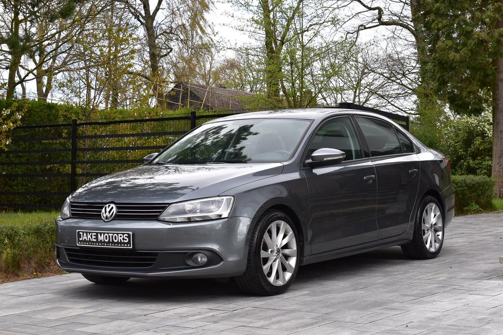 Jetta 1.6 CR TDi Comfortline BMT/GARANTIE/JA 17/, Auto's, Volkswagen, Navigatiesysteem, Euro 5, Stof, Zwart