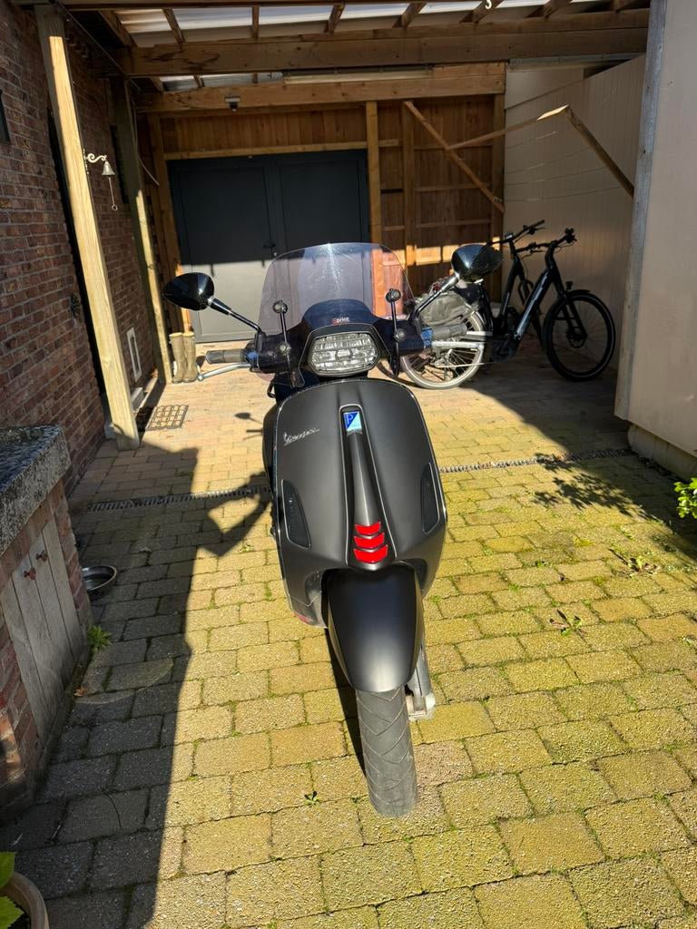Vespa sprint 50, Fietsen en Brommers, Snorfietsen en Snorscooters, Ophalen, Zo goed als nieuw, Benzine, Vespa