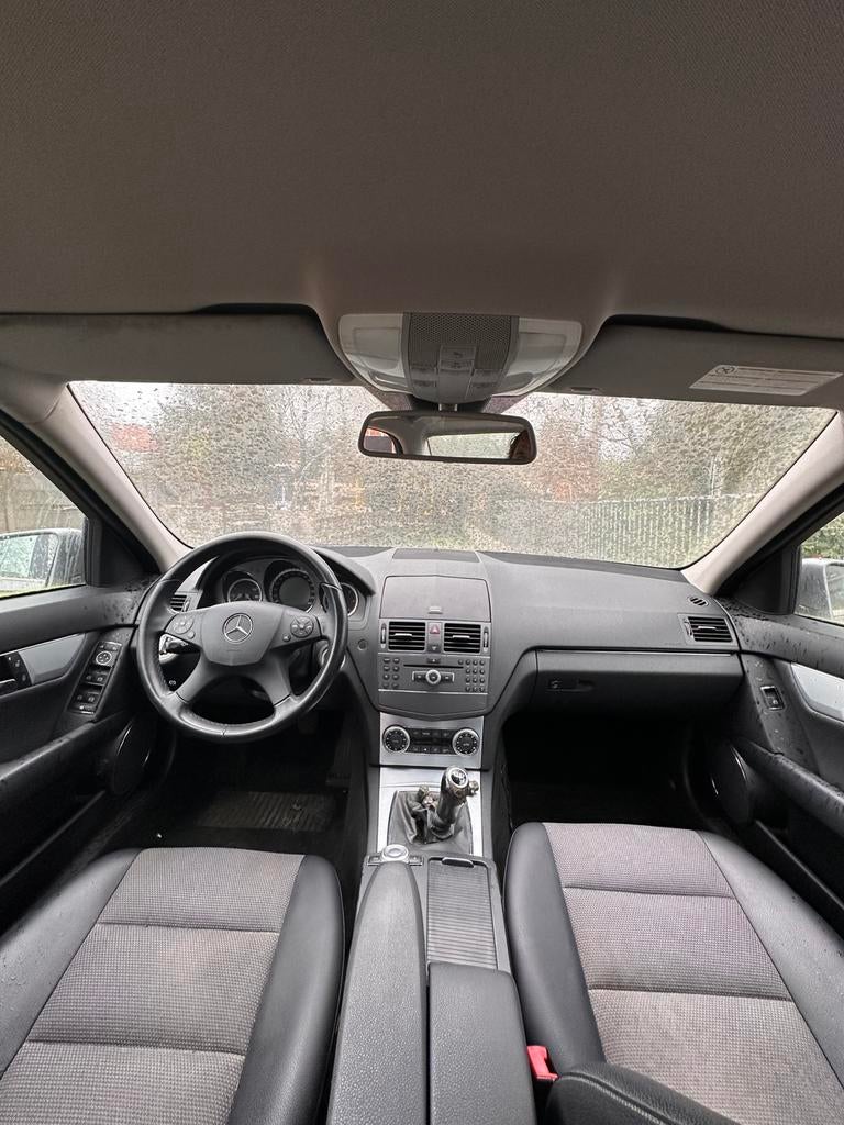 Intérieur de la Mercedes W204 Avant-Garde 2010, Enlèvement