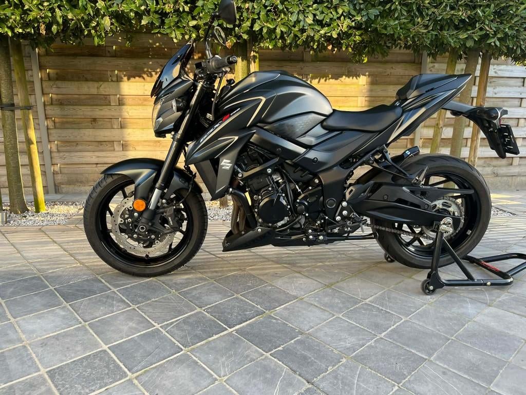 suzuki gsx-s750 **mat black**16000km**6/2020 **, Motoren, 4 cilinders, Motorrijbewijs A, Bedrijf, 749 cc