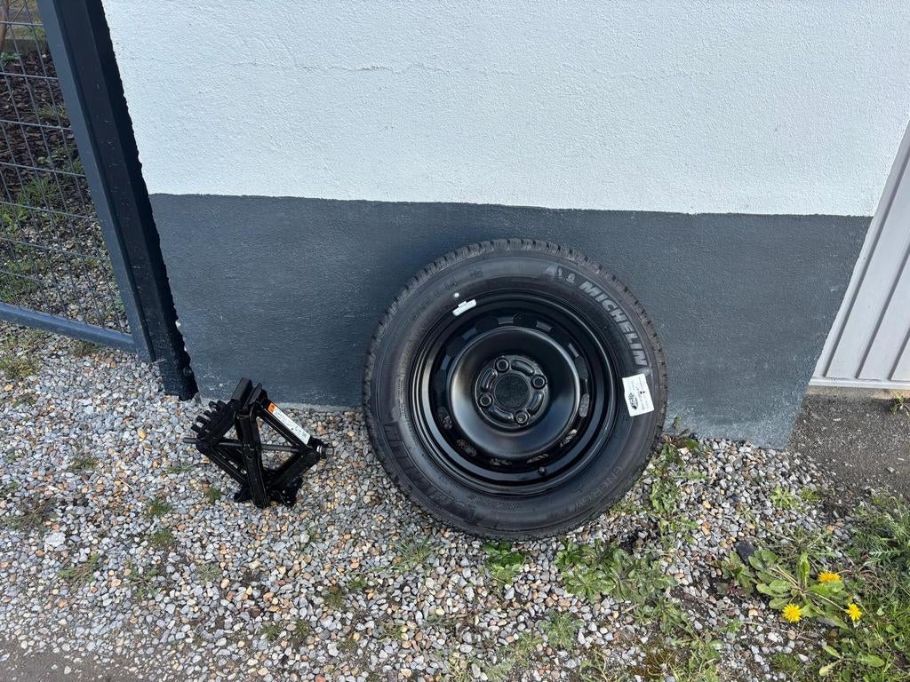 Nieuw reservewiel van Ford met 4-seizoenenband (175/65R14 86, Auto-onderdelen, Ophalen, Nieuw, Ford