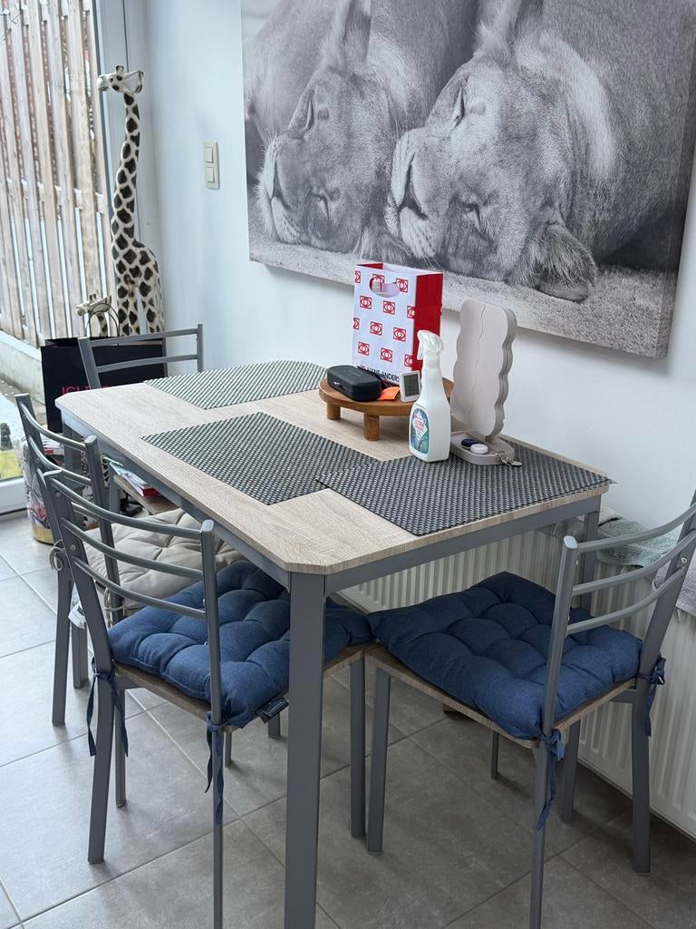 Eettafel met vier stoelen, Ophalen, Zo goed als nieuw