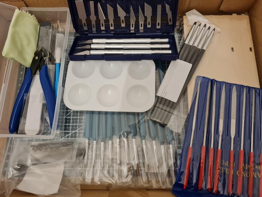 Ensemble de peinture et d'outils pour modélisme et Wargame H, Enlèvement ou Envoi, Comme neuf