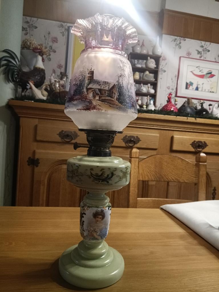 Grote antieke kerosinelamp in groene opaline 61 cm, Antiek en Kunst, Antiek | Verlichting, Ophalen