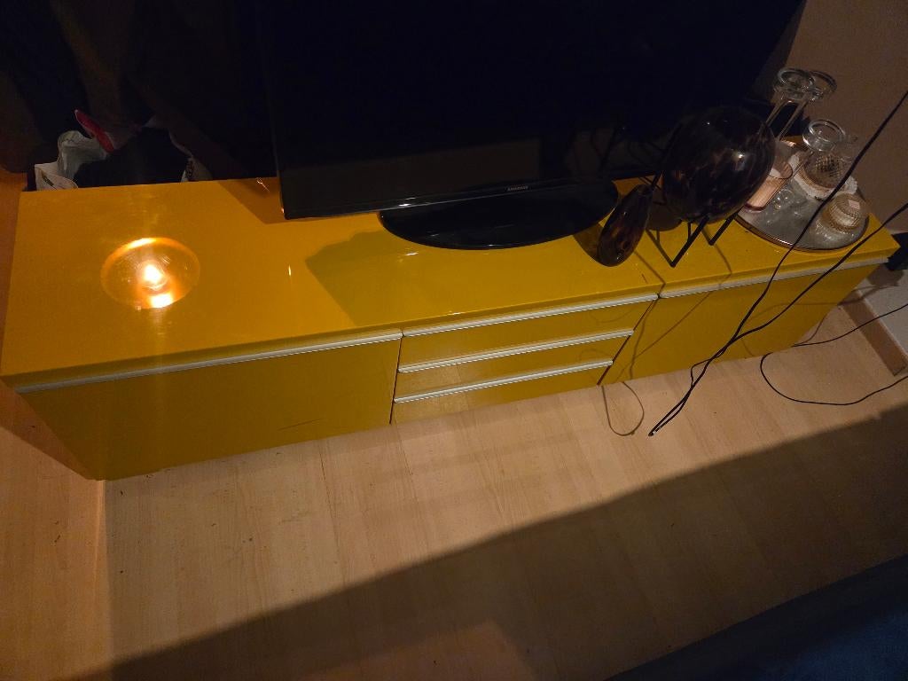 TV meubel IKEA BESTÅ BURS geel hoogglans, 25 à 50 cm, Moins de 100 cm, 150 à 200 cm, Enlèvement