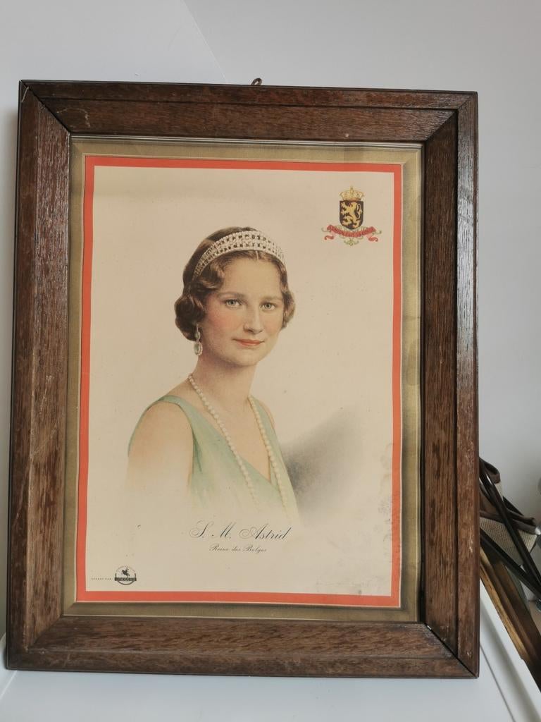 Heel oude kader met afbeelding van Koningin Astrid, Huis en Inrichting, Woonaccessoires | Lijsten, Ophalen of Verzenden, Gebruikt