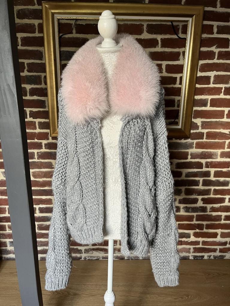 Cardigan oversize col fourrure renard rose M, Enlèvement ou Envoi, Porté, Rose