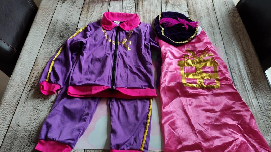 Leuke pietenpak met cape en muts, Enlèvement ou Envoi, Utilisé, Taille 110