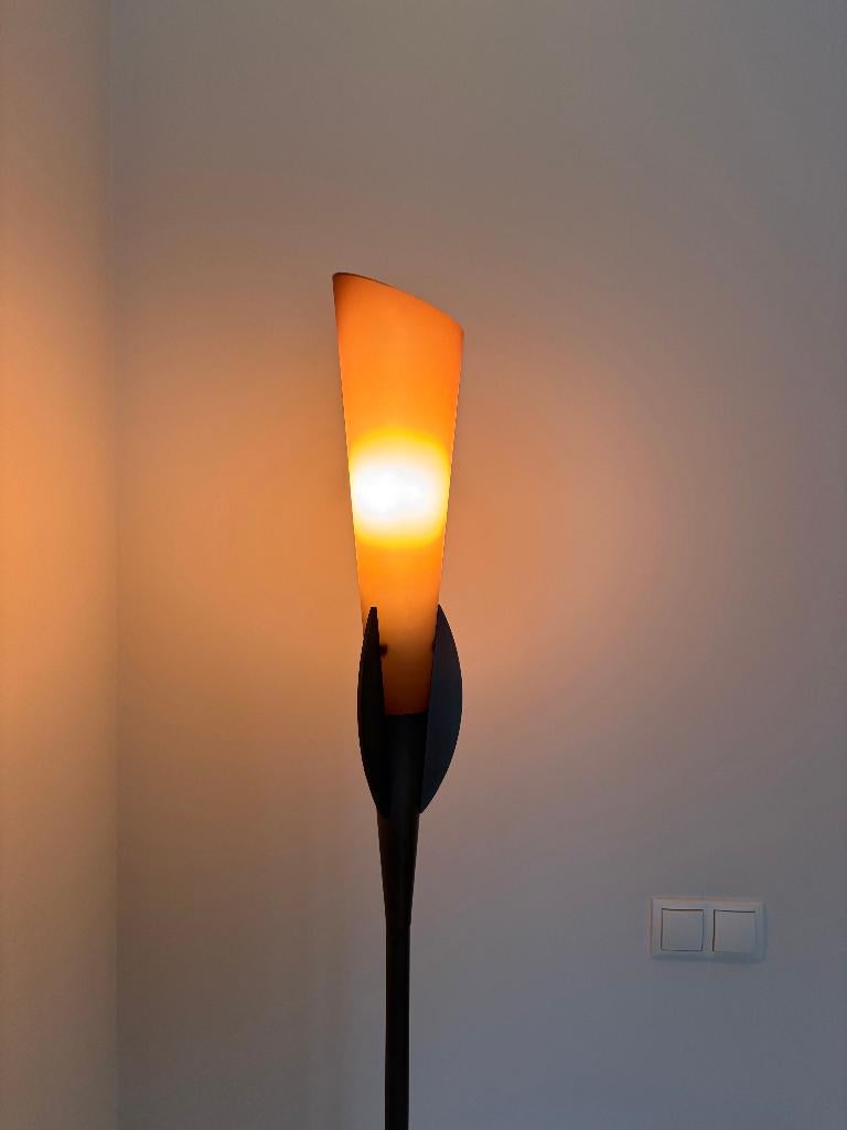 Vintage staanlamp met bordeauxrood glas, Huis en Inrichting, Lampen | Vloerlampen, Gebruikt, 150 tot 200 cm, Glas, Ophalen