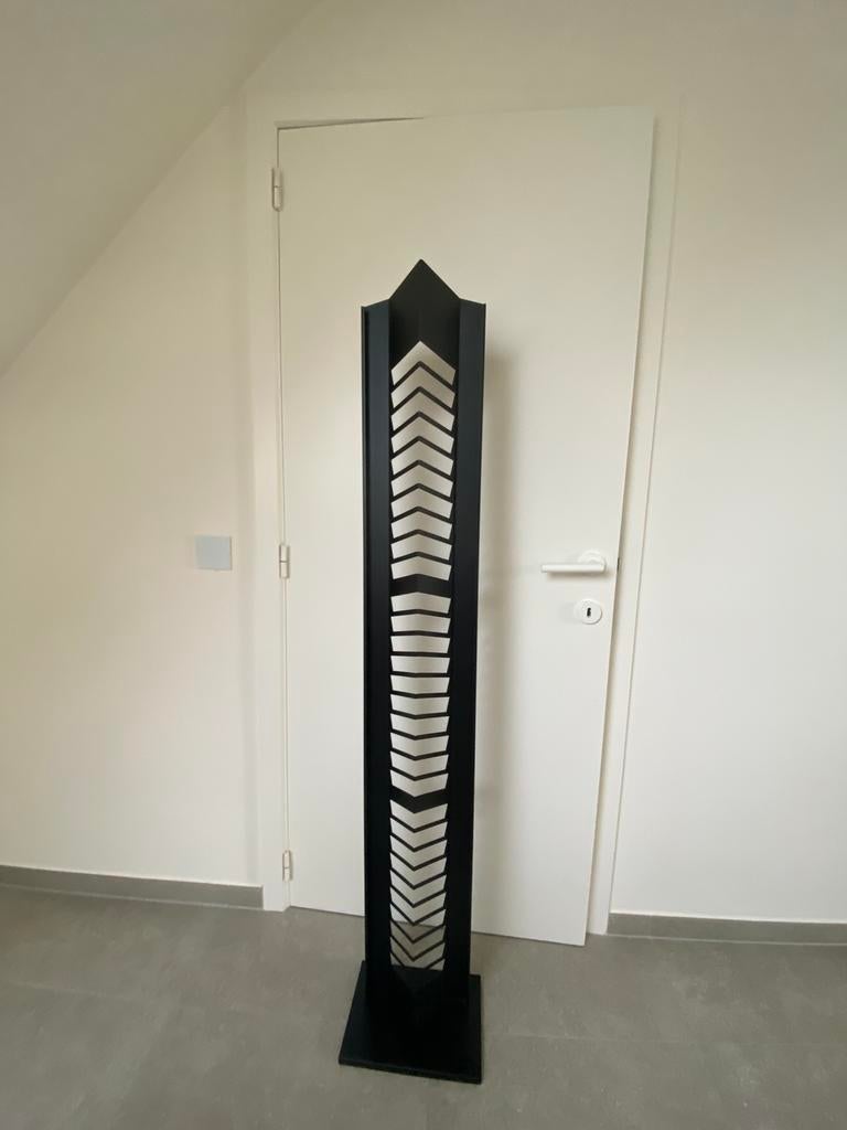 Video-rek, metaal zwarte poederlak, Enlèvement, Comme neuf, Métal, 25 à 75 disques