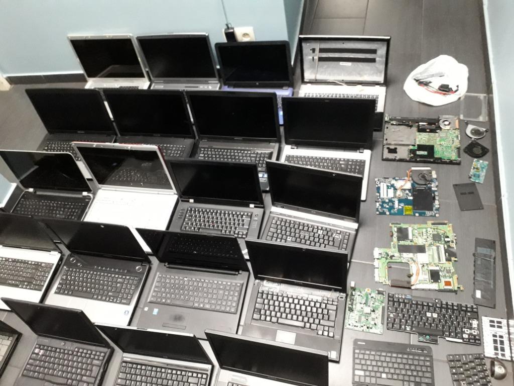 LOT PC POUR PIECE, Computers en Software, Apple Macbooks, Ophalen, Gebruikt, Overige modellen, Minder dan 4 GB