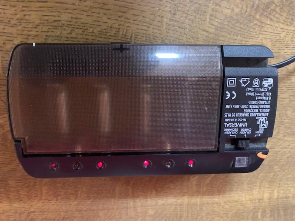 Chargeur pour piles., Enlèvement ou Envoi, Utilisé