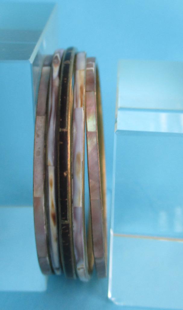 Armb.-AP30: Parelmoer-5xGemixed-4mm-binnenmaat -6,6 / 6,7cm, Verzenden, Nieuw, Overige materialen