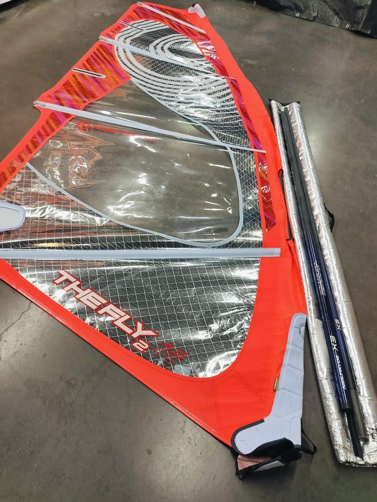 Surfzeil Nielpryde thefly 4,5 m met mast, Watersport en Boten, Ophalen, Zeil