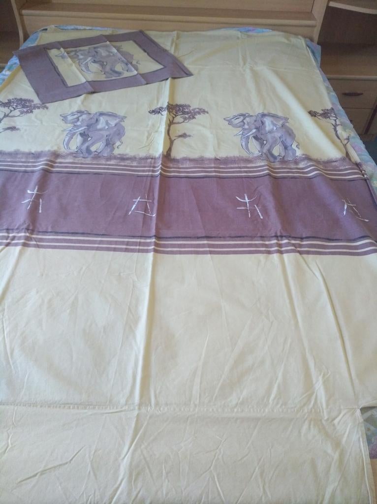 Housse de couette beige/brun décor brousse +taie double face, Maison & Meubles, Chambre à coucher | Linge de lit, Enlèvement ou Envoi