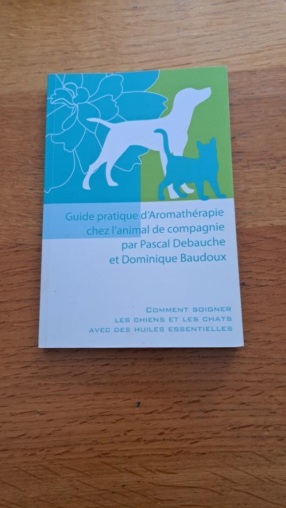 Guide pratique d'aromathérapie chez l'animal de compagnie, Ophalen of Verzenden, Zo goed als nieuw, Kruiden en Alternatief