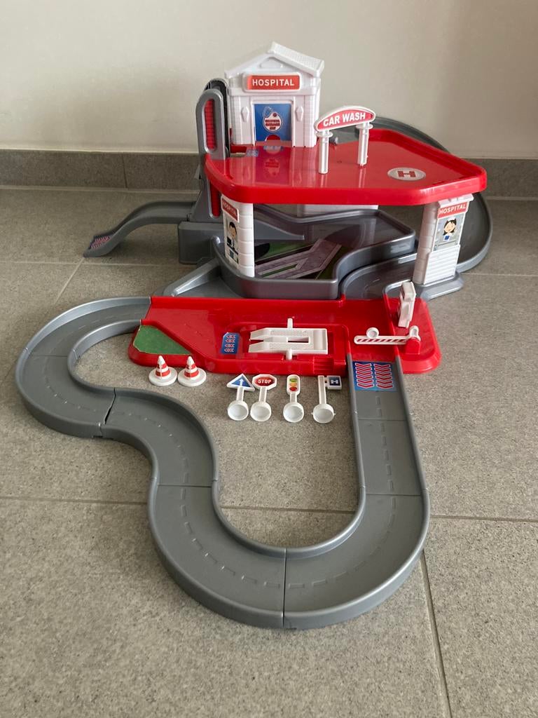 Garage de l'hôpital en très bon état, Enlèvement ou Envoi, Utilisé, Circuit