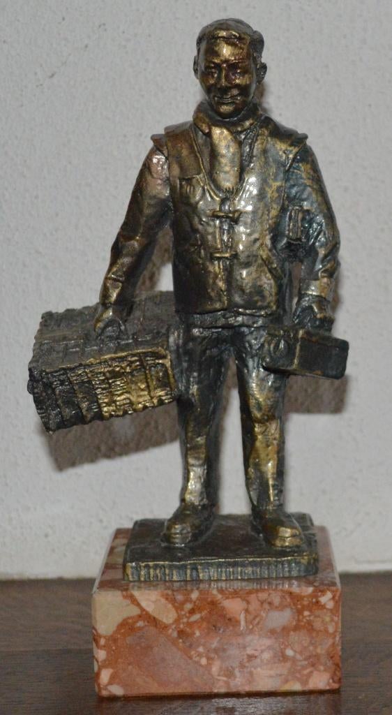 Statue d'un colombophile debout, 25 cm, Enlèvement ou Envoi, Comme neuf, Humain