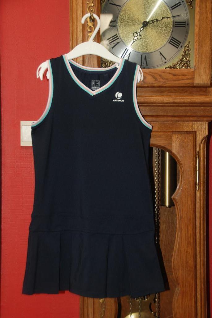 Robe de tennis"ARTENGO" bleu marine sans manches 10A TBEtat, Sports & Fitness, Tennis, Enlèvement ou Envoi, Comme neuf, Vêtements