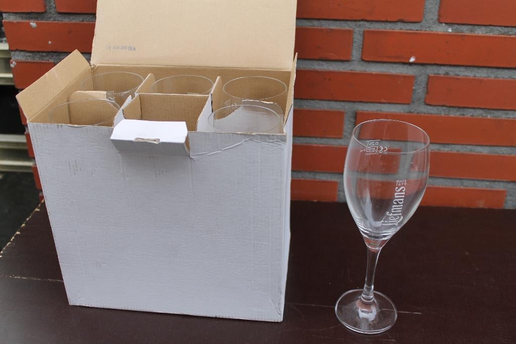 Doos met 6 voetglazen Liefmans op voet 25cl Ritzenhof, Verzamelen, Ophalen of Verzenden, Nieuw, Overige typen