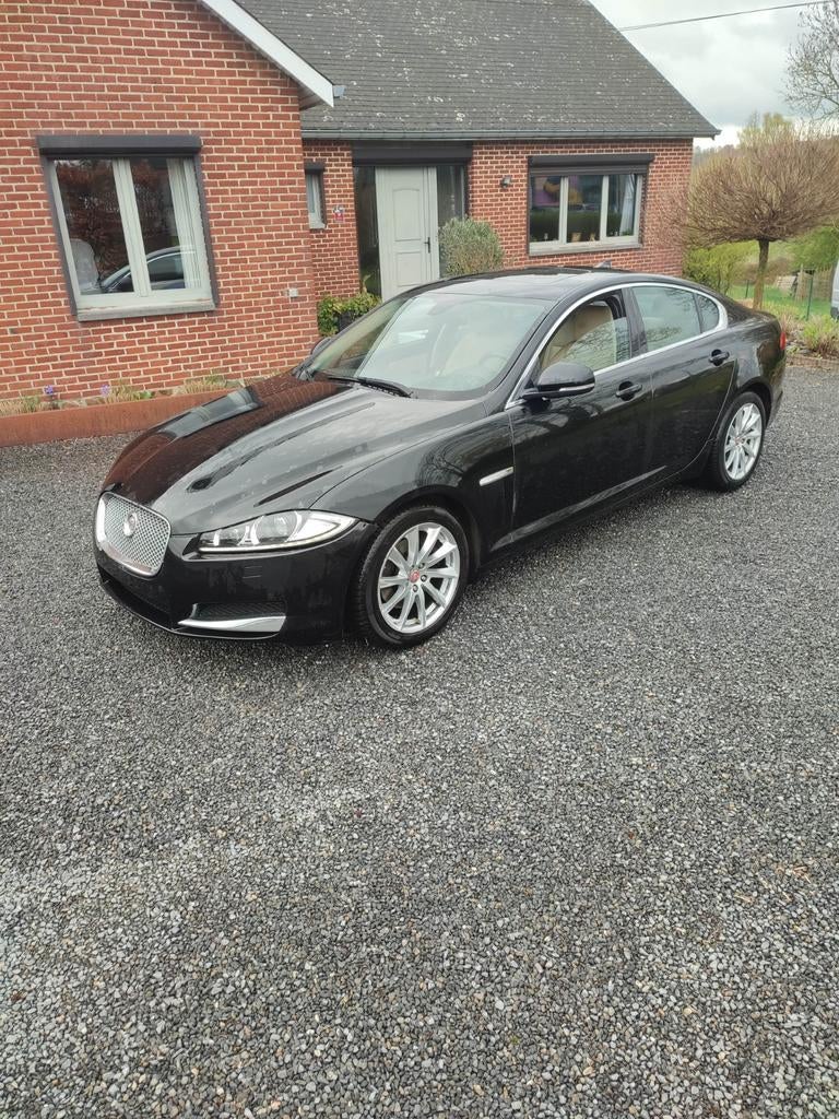 Jaguar xf 2.2 diesel 2014, Auto's, Jaguar, Automaat, 4 cilinders, Zwart, Bedrijf