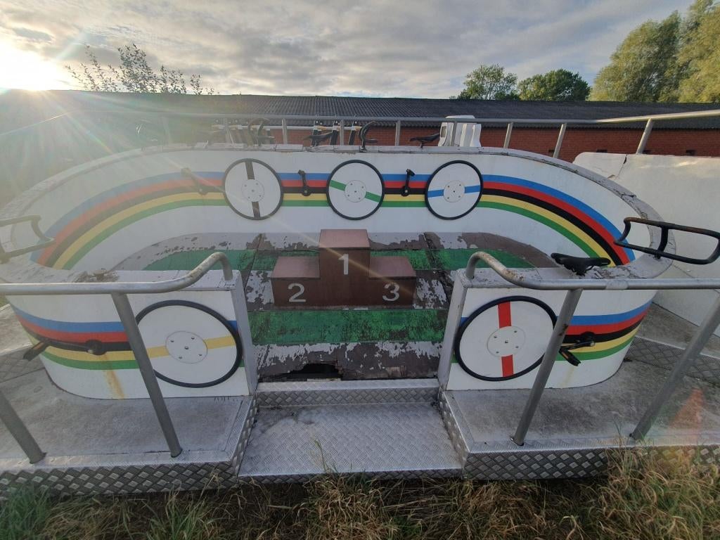 Haakarmplateau 5 meter met interactieve fietsattractie, Ophalen, Gebruikt