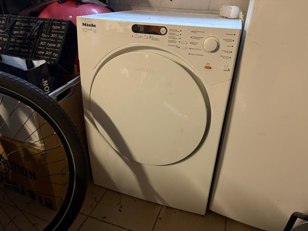 Miele droogkast met luchtafvoer, Ophalen, 6 tot 8 kg, Gebruikt, Minder dan 85 cm