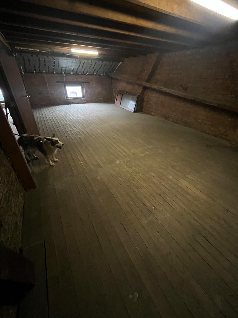 Te huur: ruime dakverdieping als opslag/hobby/atelier/bureel, Zakelijke goederen, Bedrijfs Onroerend goed, 99 m², Huur, Opslag of Loods