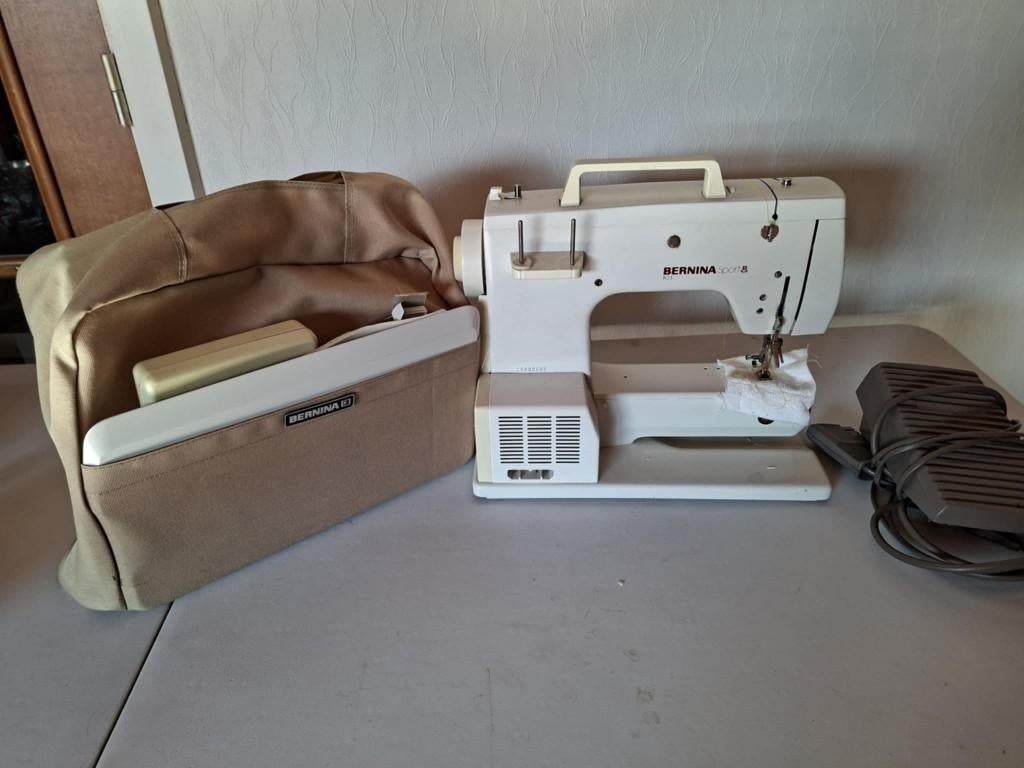 Bernina sport 803, Hobby en Vrije tijd, Ophalen, Zo goed als nieuw, Naaimachine, Bernina