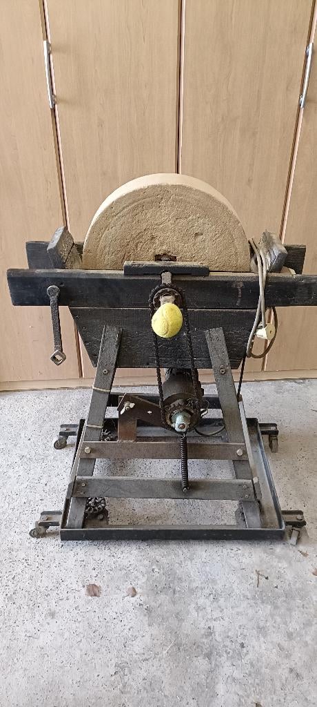 Antieke slijpmolen, Enlèvement