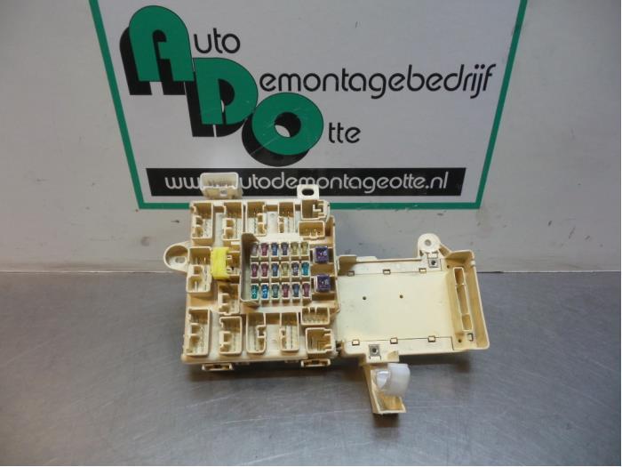 Boîte à fusibles d'un Lexus IS 200 (IS 200 99-), -, 3 mois de garantie, Lexus, Utilisé