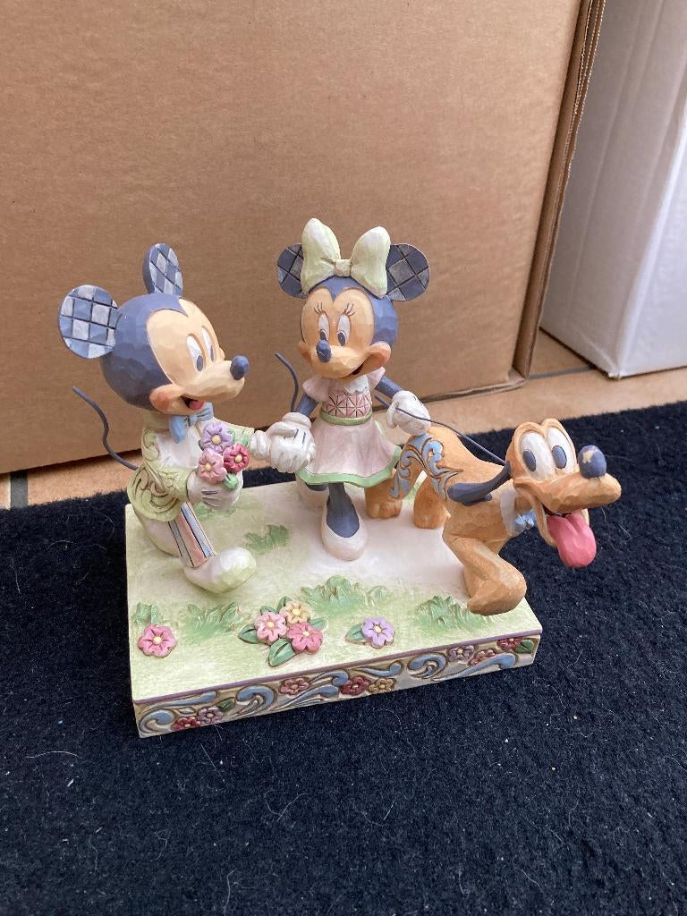 Nieuwe Disney traditions - Springtime Stroll Mickey & Minnie, Verzamelen, Disney, Ophalen of Verzenden, Mickey Mouse, Nieuw, Beeldje of Figuurtje