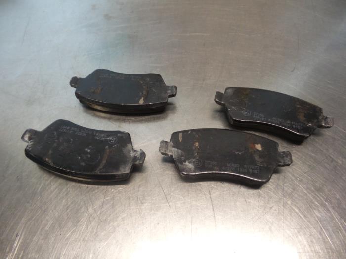 Remblok voor van een Renault Clio (Clio 3 06-), Auto-onderdelen, Gebruikt, -, -, Ophalen of Verzenden