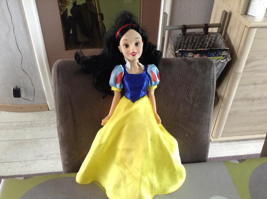 Disney Sneeuwwitje speelpop (30 cm), Ophalen of Verzenden, Gebruikt, Barbie
