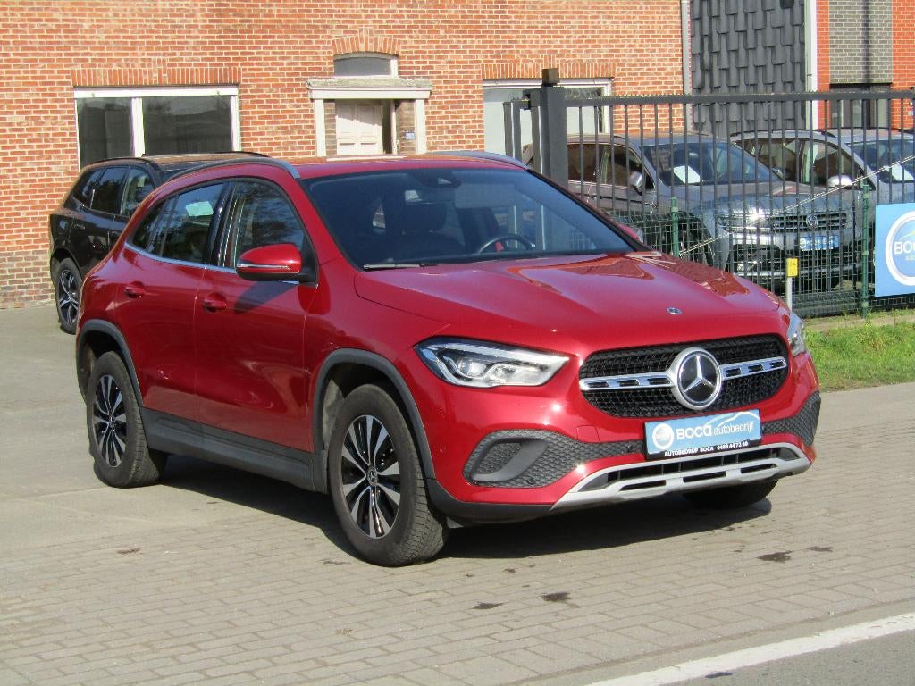 Mercedes GLA 180 benzine Automaat, Auto's, Mercedes-Benz, 4 cilinders, Leder, Bedrijf, 5 zetels