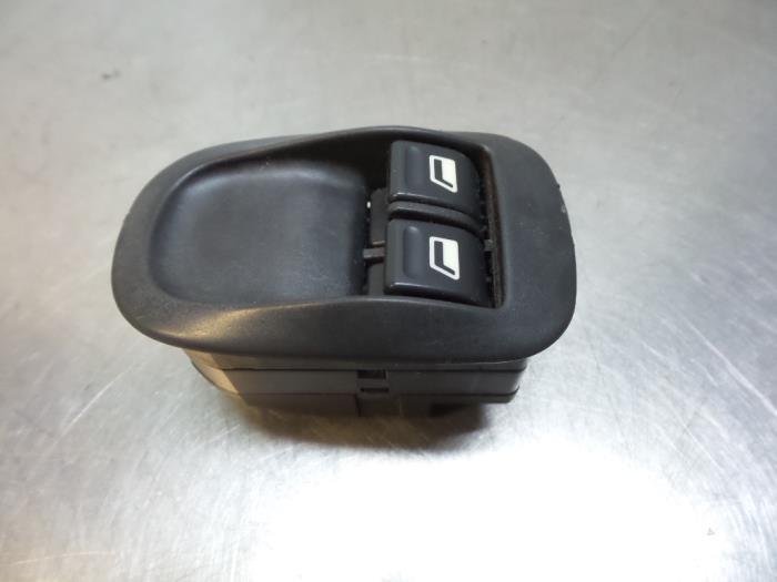 Commutateur vitre électrique d'un Peugeot 206, -, 3 mois de garantie, Utilisé, -
