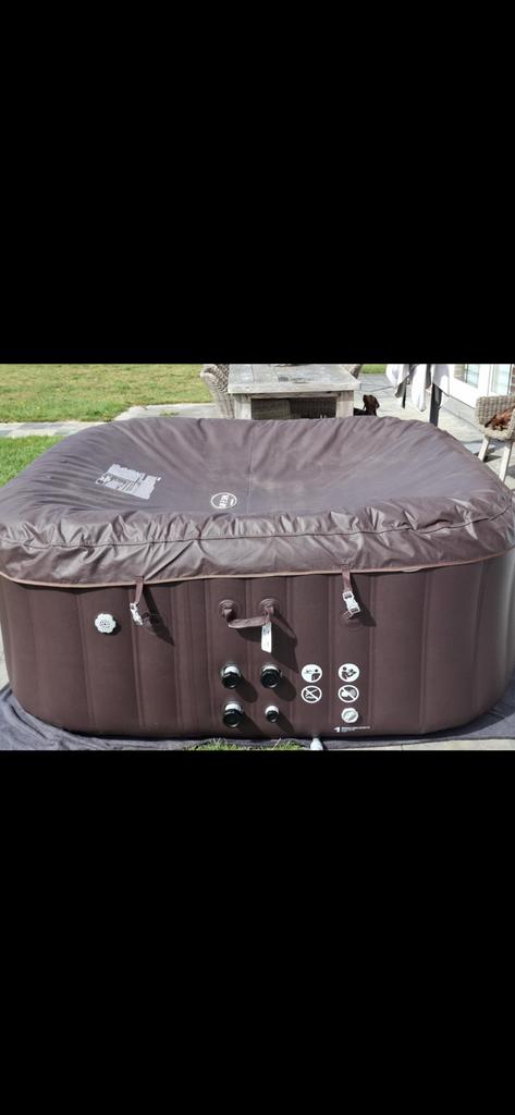 Lay z spa jacuzzi bijna niet gebruikt, Ophalen, Zo goed als nieuw, Afdekzeil, Opblaasbaar