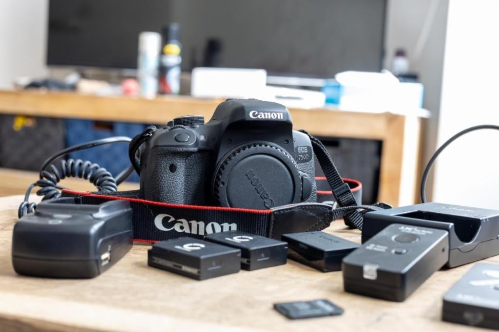Canon 750D body + 3 batterijen + draadloze afstandsbediening, Audio, Tv en Foto, Fotocamera's Digitaal, Ophalen, Zo goed als nieuw